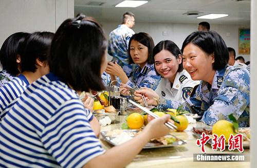 海口舰女兵:不让须眉的"舰上花" - 海南女性网——海南省妇联官方网站