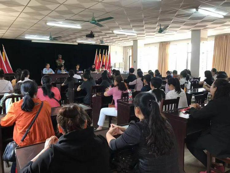 儋州市和庆镇妇联携手市法院开展“弘扬家庭美德，创建和谐社会”学习活动