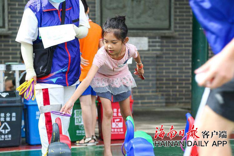 海口市龙华区举行花样垃圾分类宣传活动